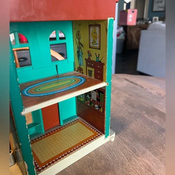 Vintage 1974 Fisher-Price Sesame Street clubhouse with figurines. - Picture 10 of 16